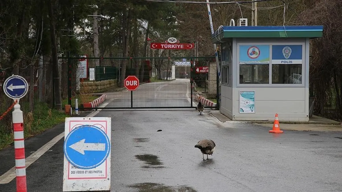 Türkiye’den Yunanistan’a kaçmaya çalışan 3’ü FETÖ mensubu 12 kişi yakalandı