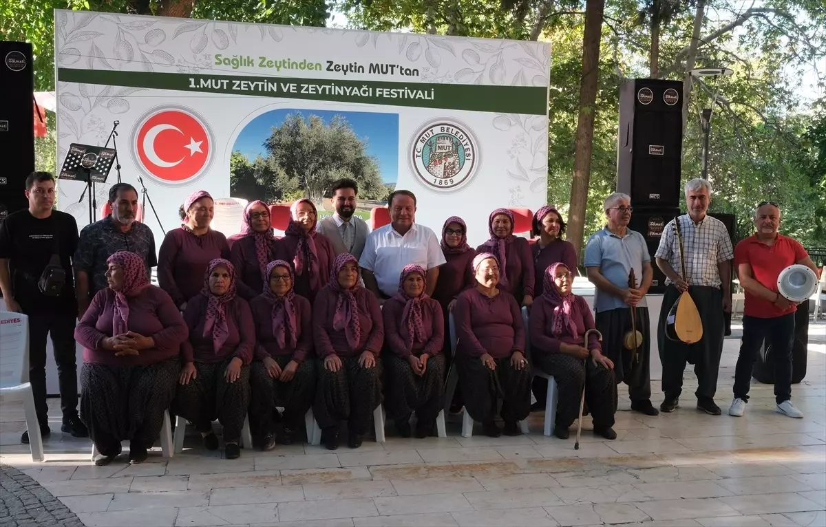 Mut’ta Şalvarlı Kadınlar Korosu Konser Verdi