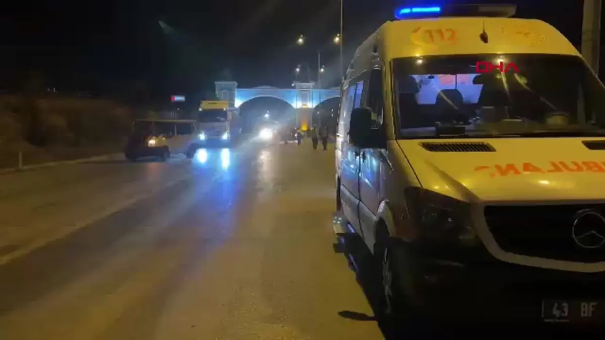 Kütahya’da Minibüs-Traktör Çarpışması